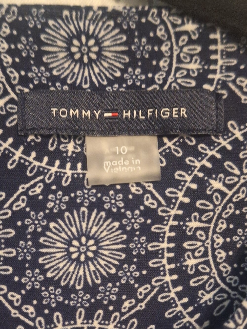 Tommy Hilfiger Daisy Chain Dress With Bell Sleeves. - Picture 2 of 9